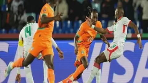 “狼队正式宣布拉热接任球队主教练一职”